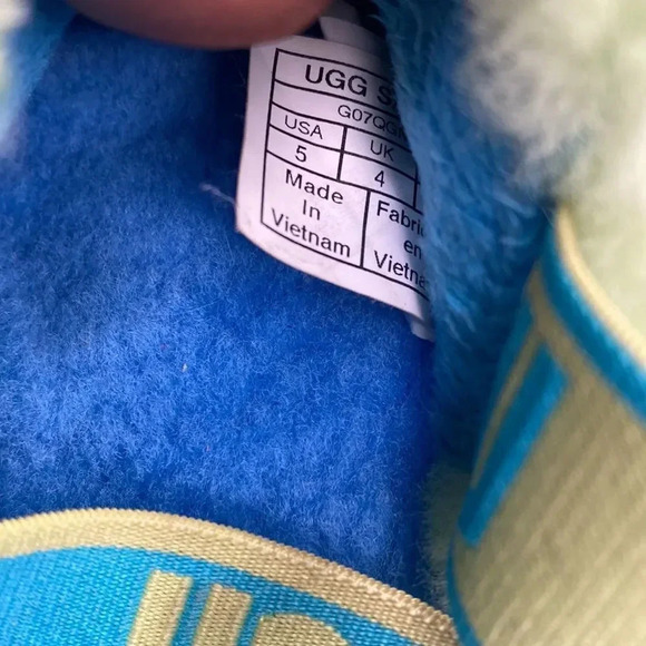 Womens UGG winter sandals size 5 chexk them out very nice thanks 🙏 - Picture 8 of 8